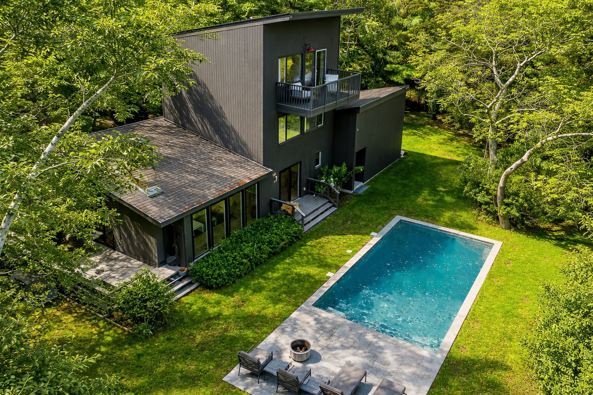 A MODERN RETREAT IN PRIME LOCATION