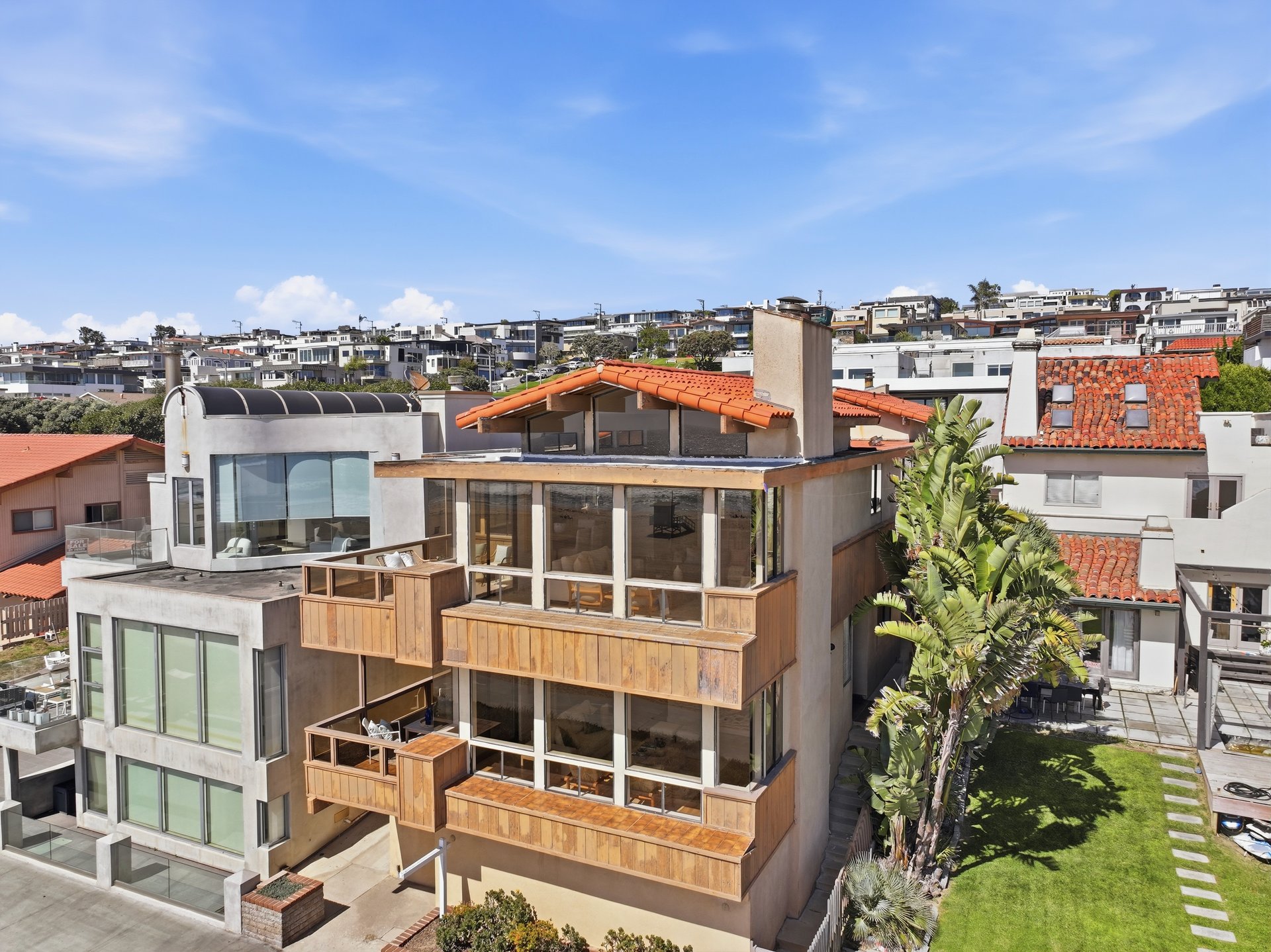 2516 The Strand