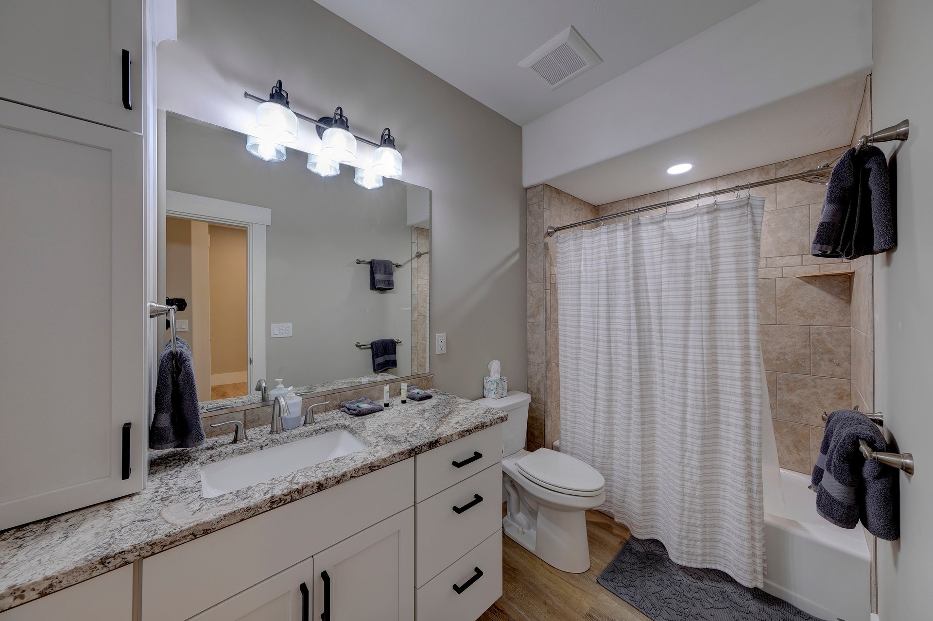 7 Creekside Ln