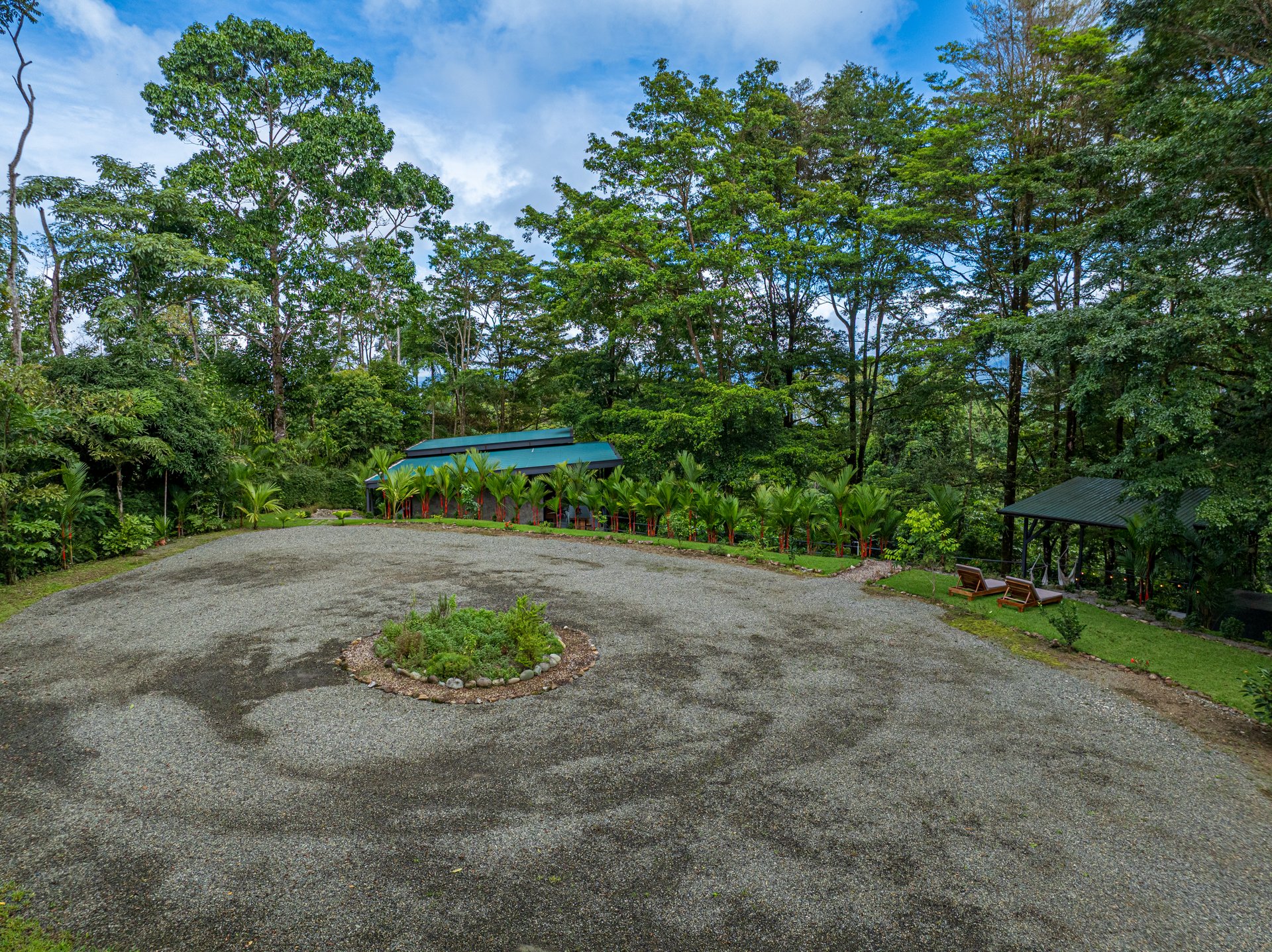 La Sombra Villas, Where Nature Meets Comfort in Tinamates!