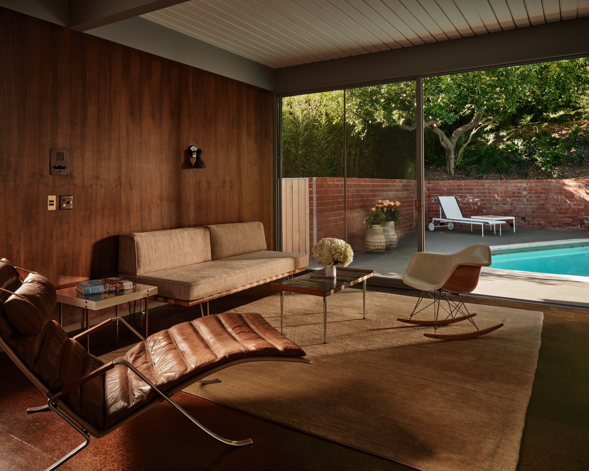 1035 Summit Dr, Beverly Hills 