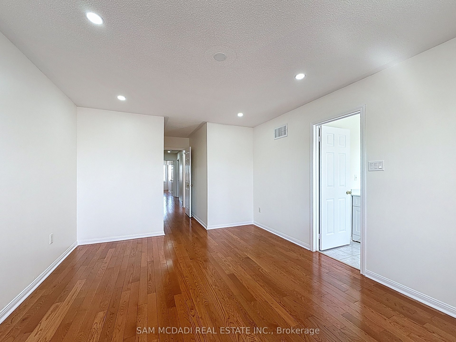 1354 Weir Chase 