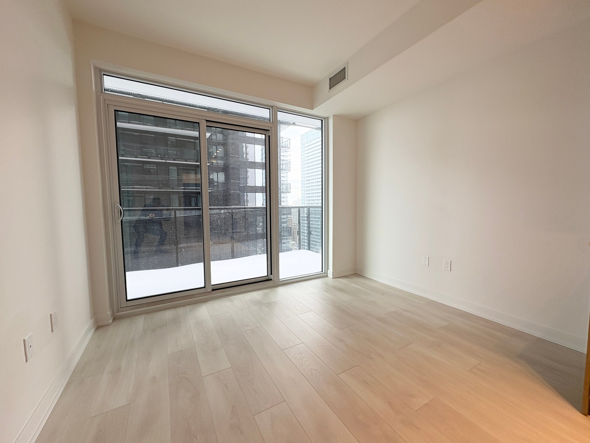 117 Broadway Ave W Unit: 2401