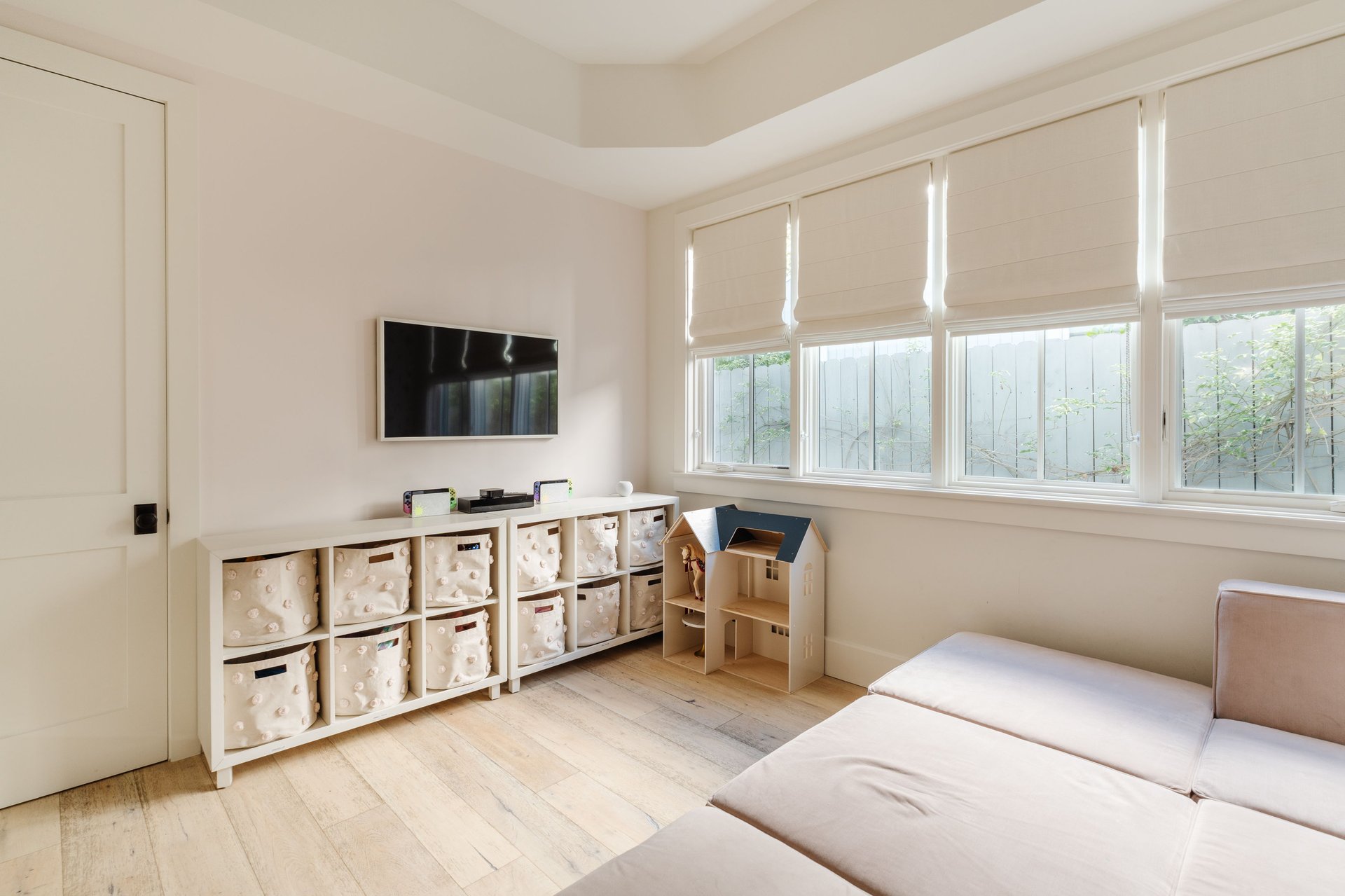16045 Northfield St, Pacific Palisades 