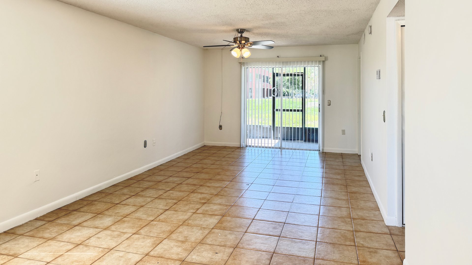 Spacious Ground-Floor Apartment for Lease in Winter Springs