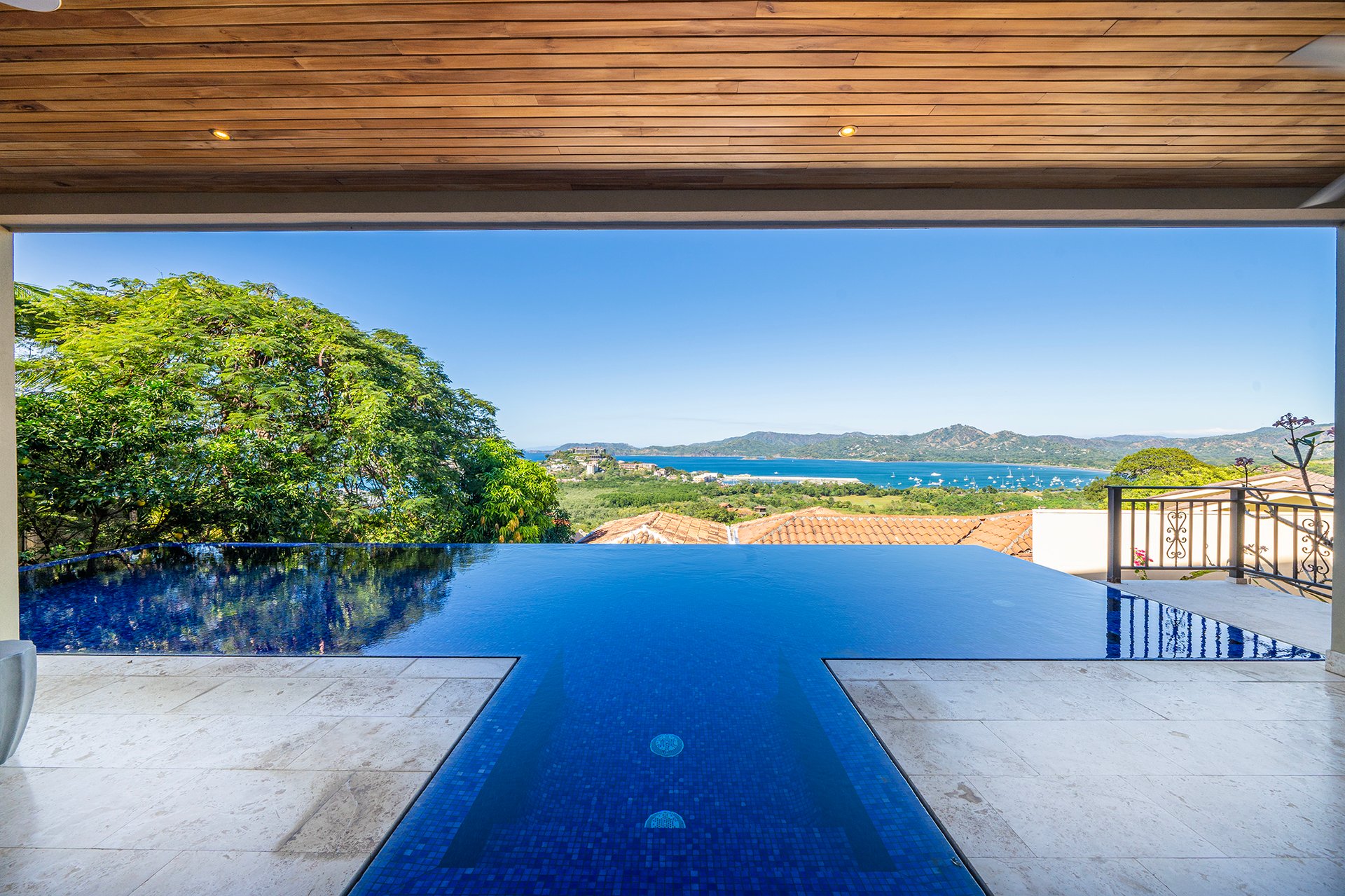 Casa Todo Bien and Guest House: Luxury 4BR Main Home + Guest House with Ocean Views