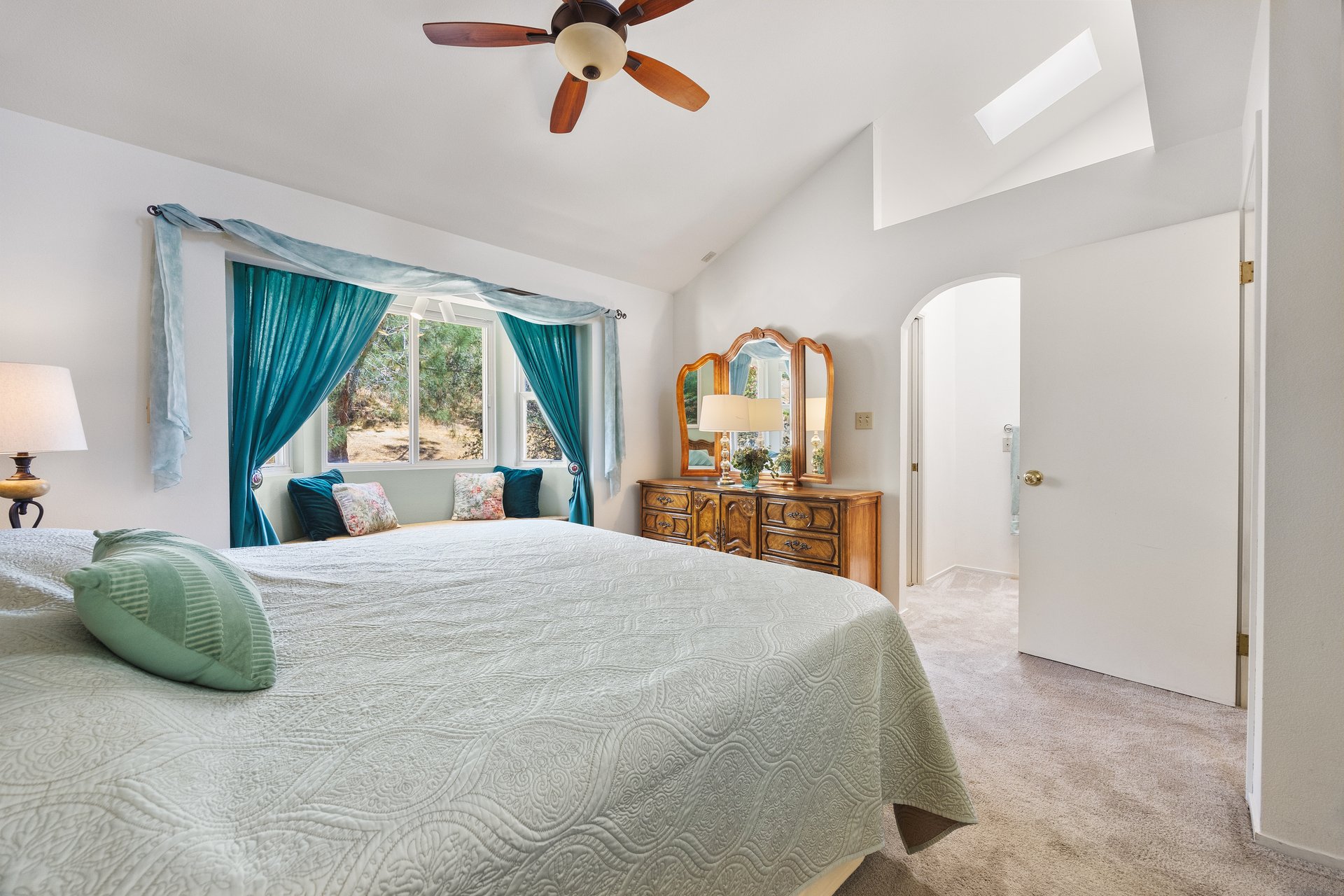 Panoramic Mountain Views in West Golden Hills — 21725 Mountain Drive, Tehachapi