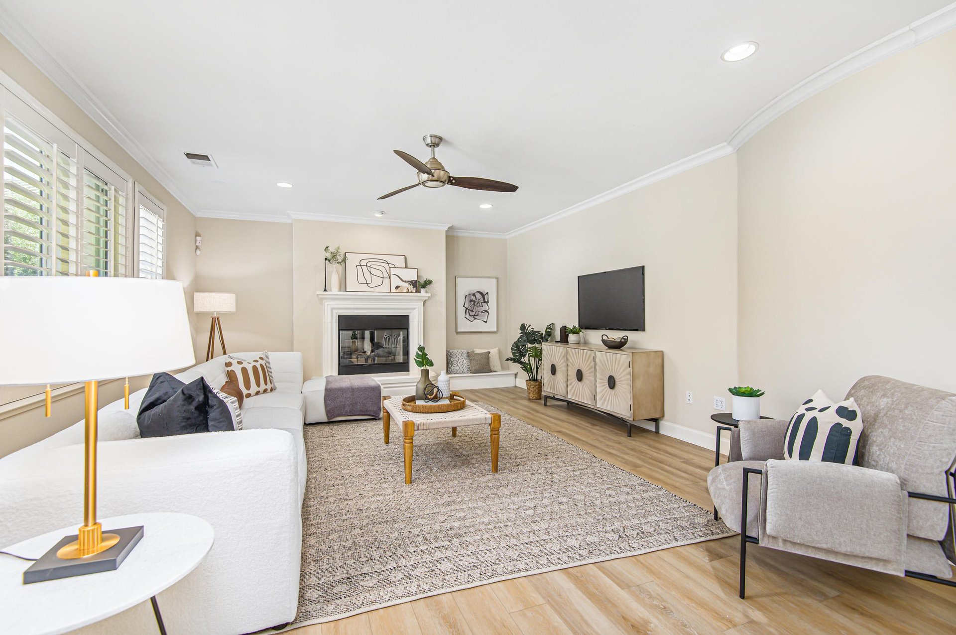 2112 Laguna Creek Lane