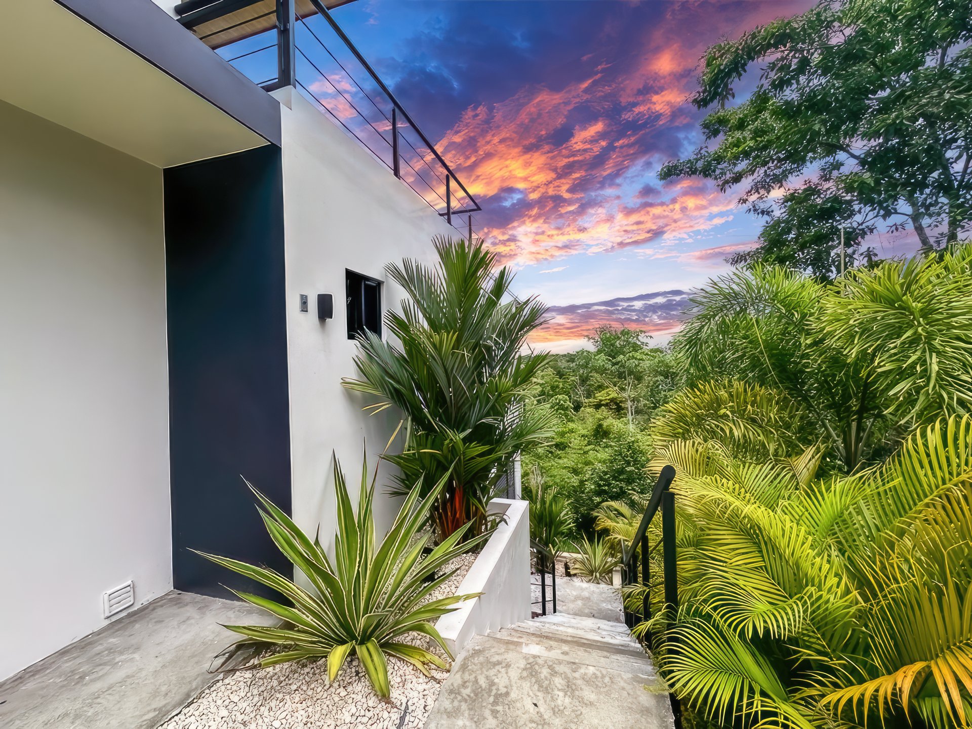 Casa Palma, Brand New Luxury 3 bedroom, 4 bathroom home with Amazing Sunset View in Quepos