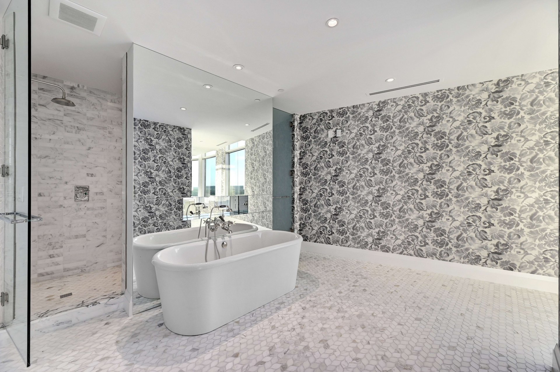 200 Congress Ave #44J