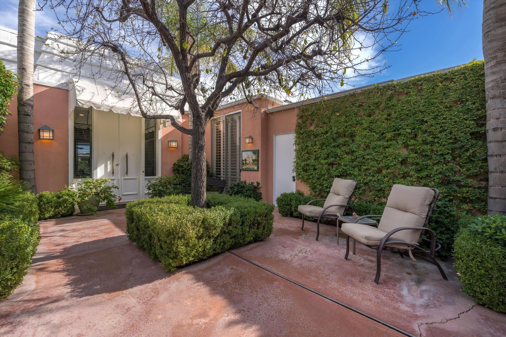 46950 Amir Dr