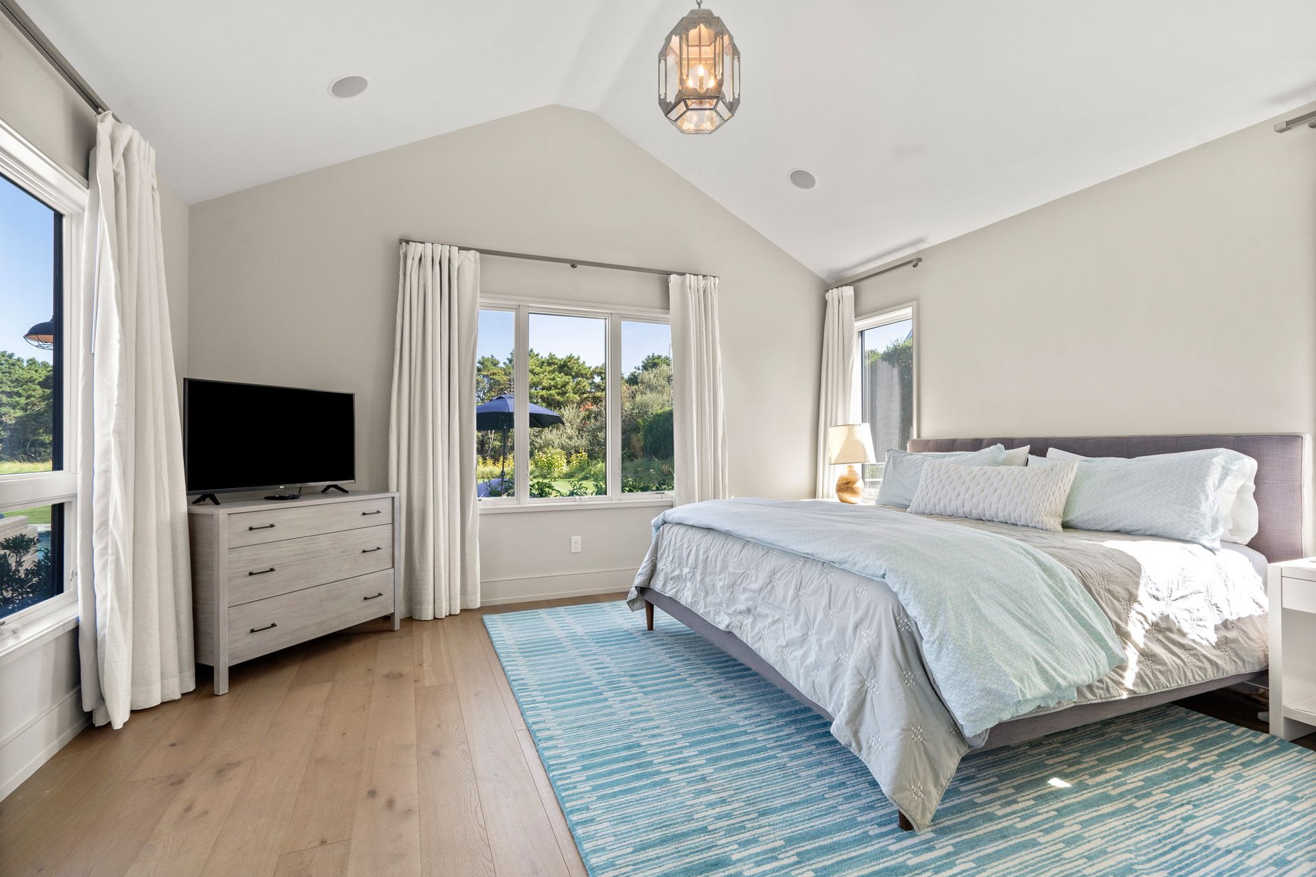 4 Moors End Ln