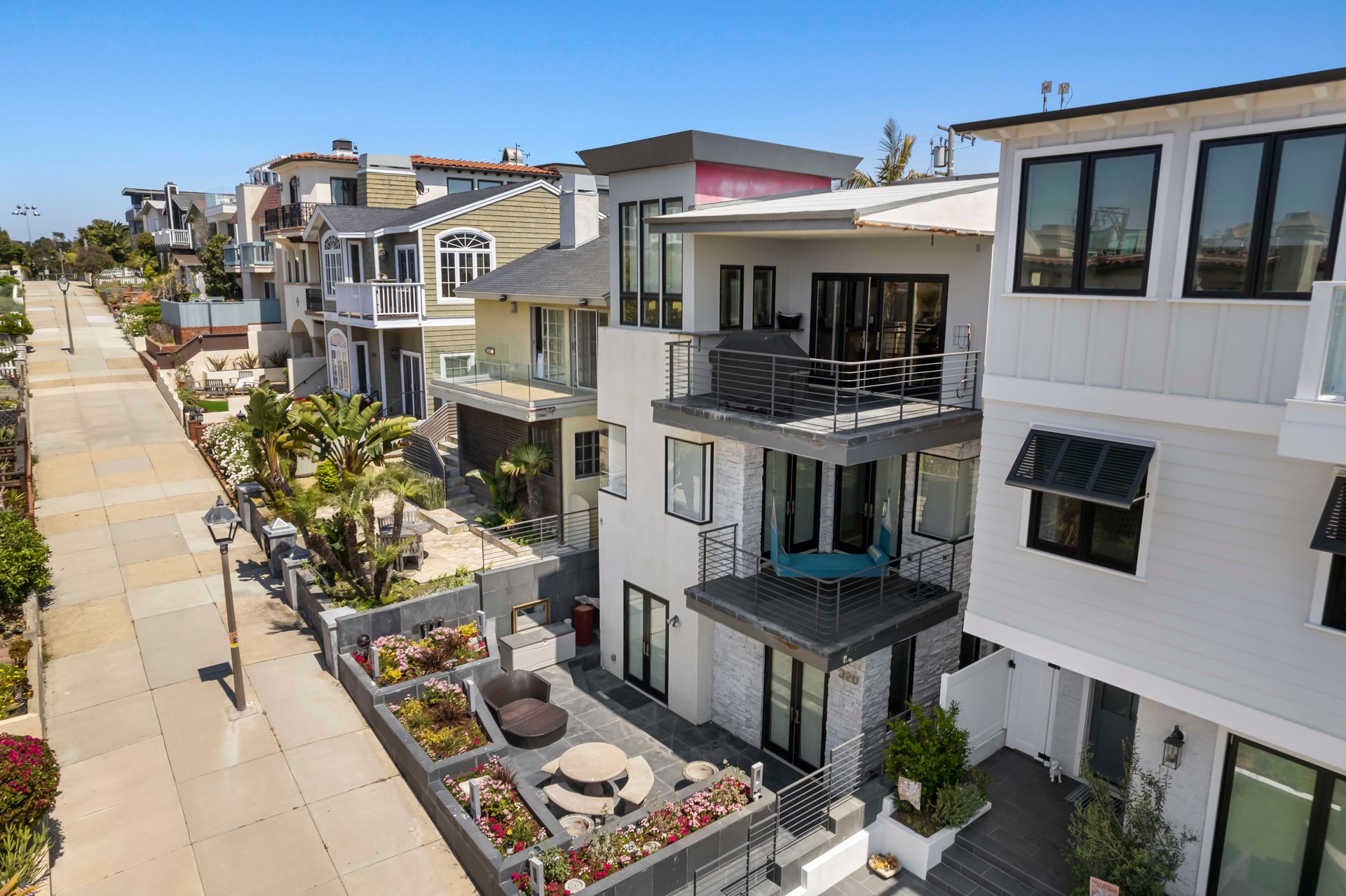 Manhattan Beach Contemporary