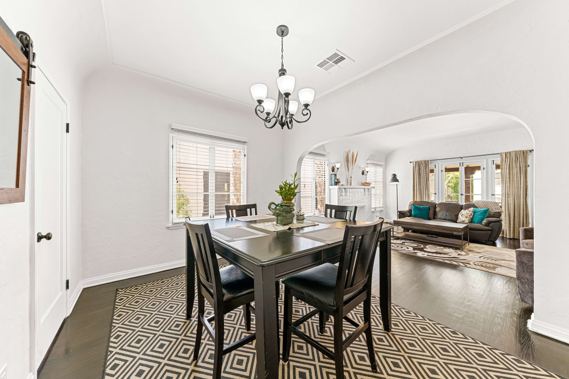 128 S Oakhurst Drive, Beverly Hills