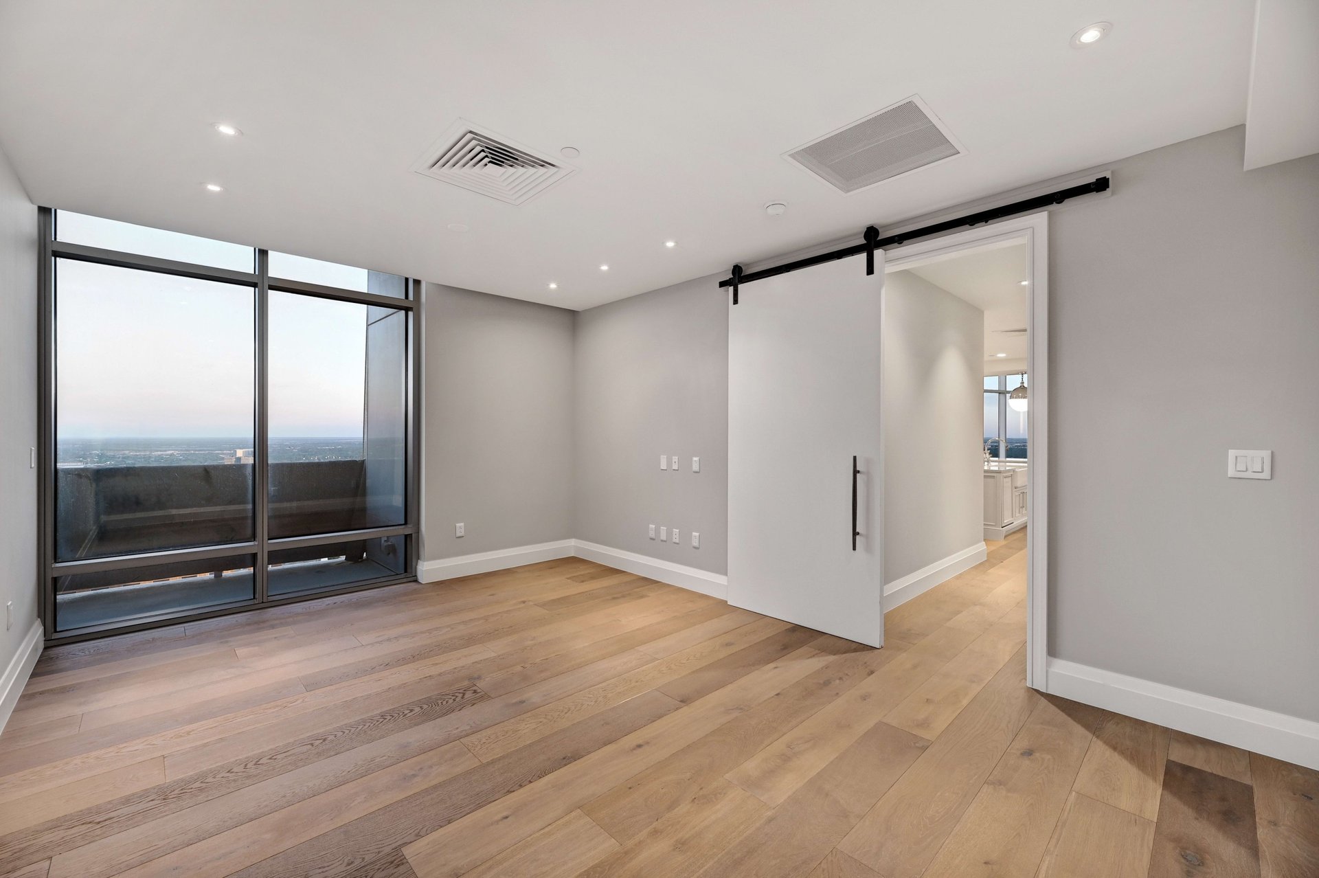 200 Congress Ave #44J