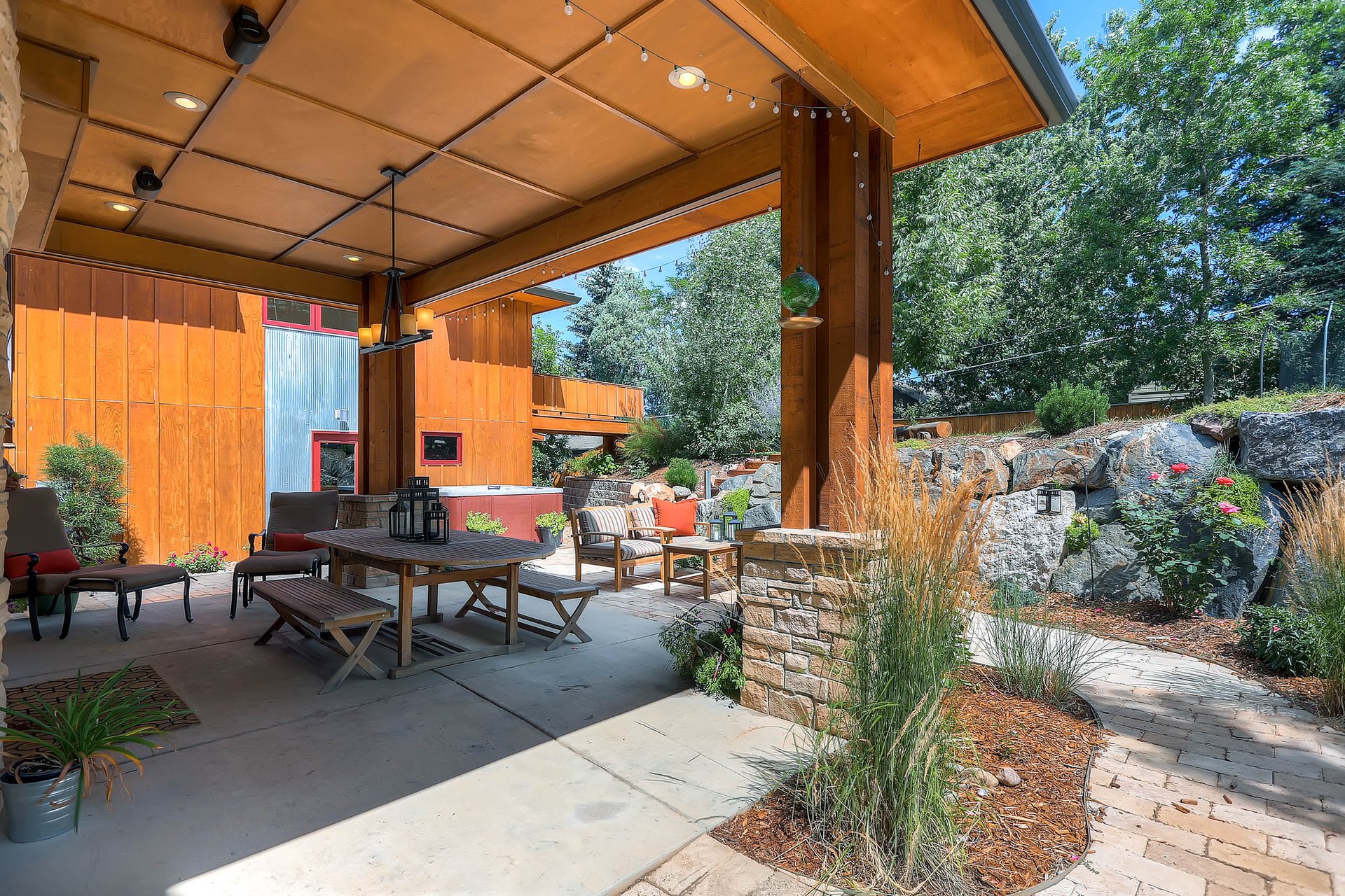 1052 Rosehill Dr