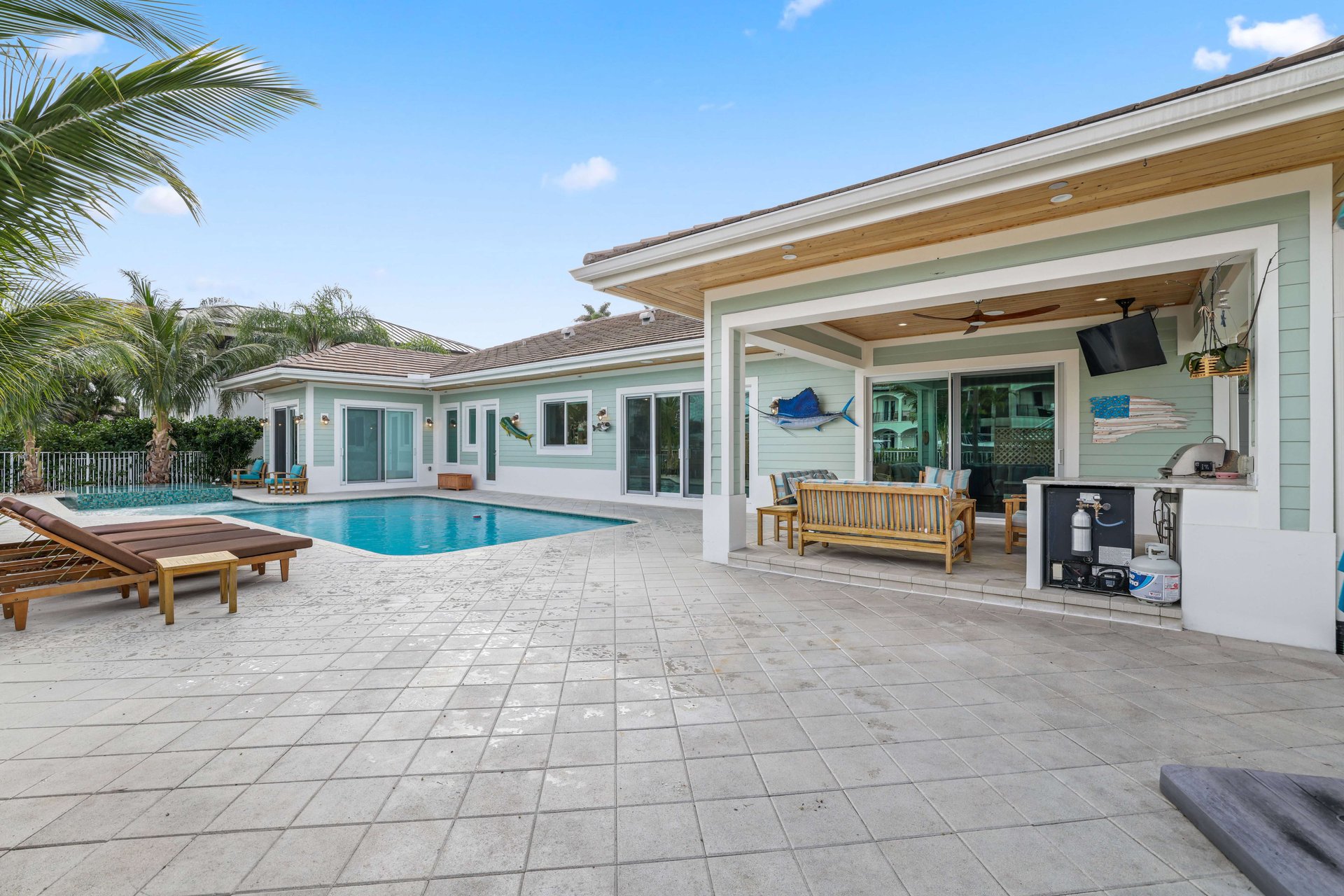 2333 NE 24th St, Lighthouse Point, FL