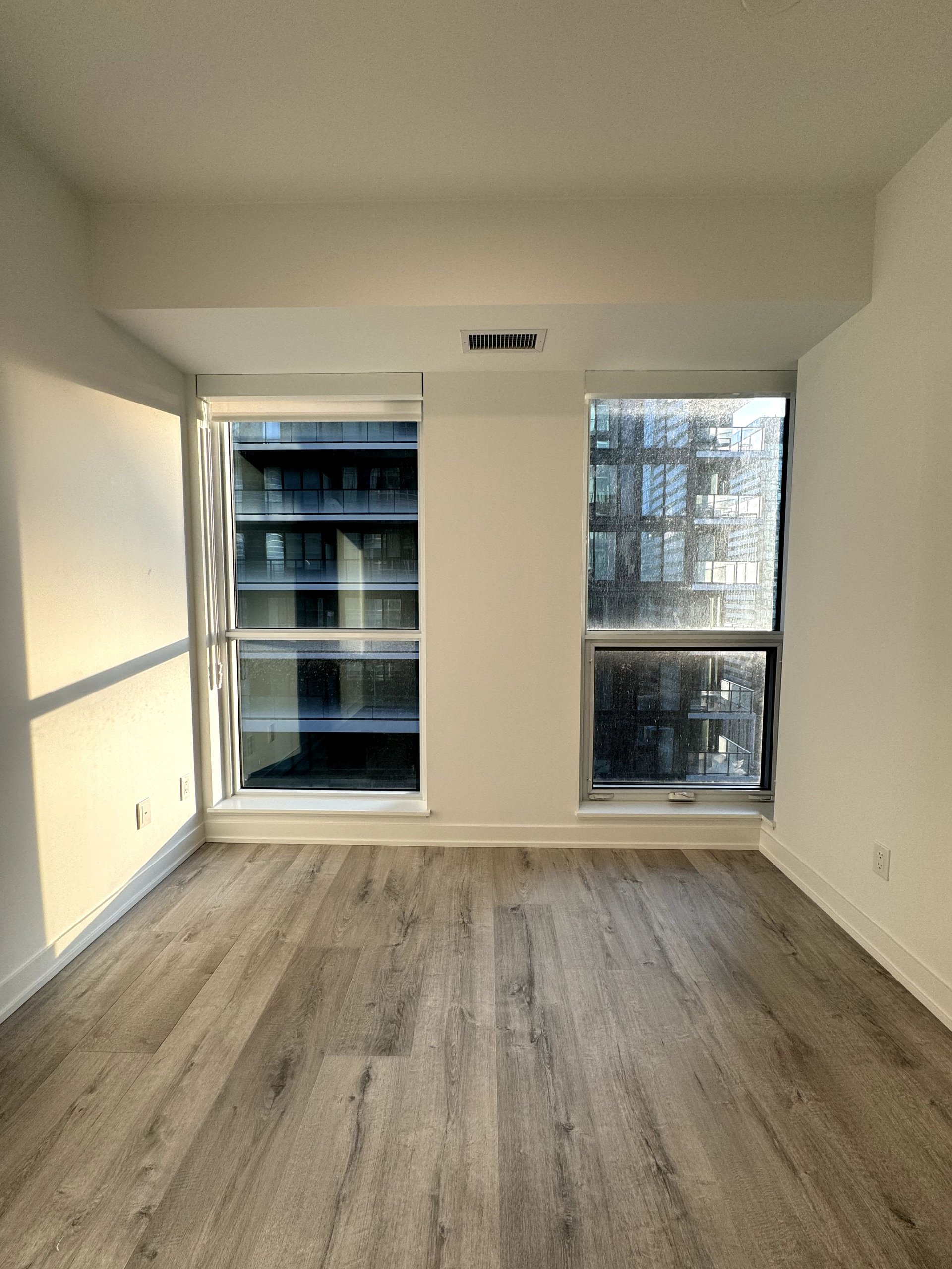 327 King St W, Unit 2005