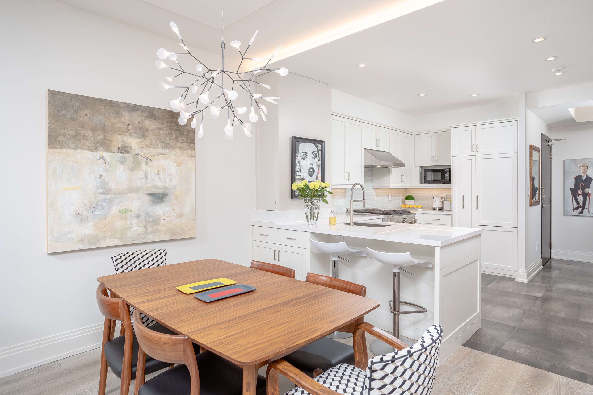 Yorkville Boutique Renovated Suite