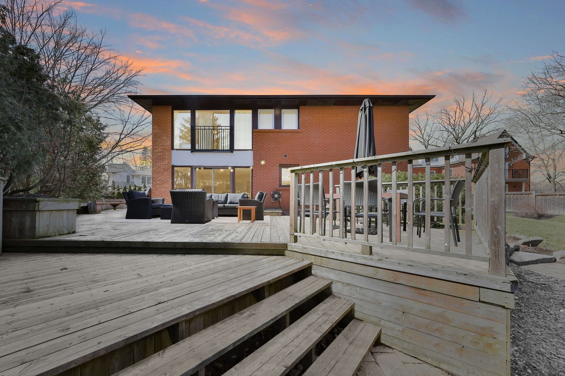 1570 Steveles Cres