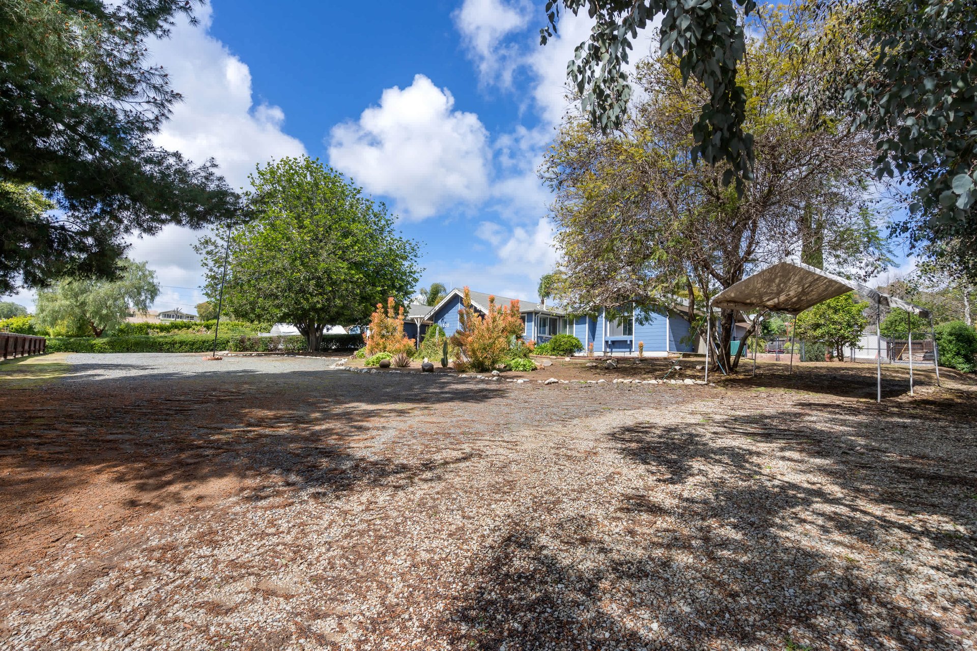 1002 Pepper Tree Ln