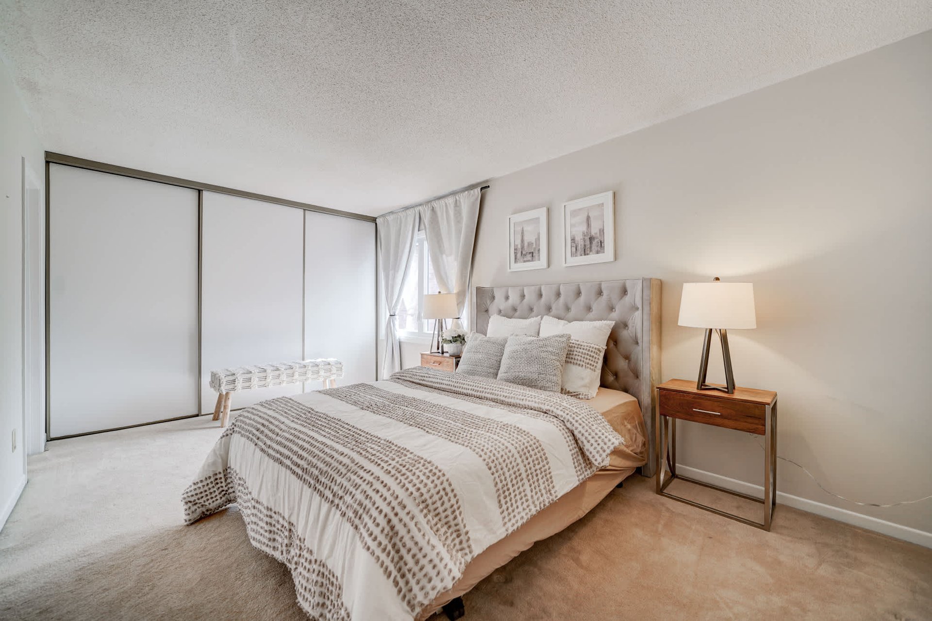 1087 Runnymead Cres