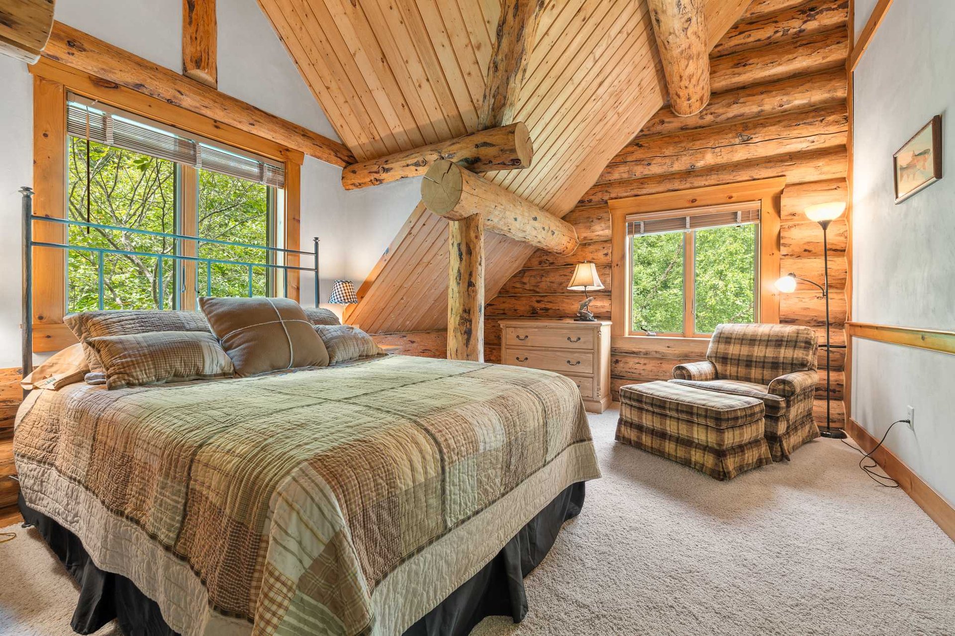 Exclusive Mountain Log Home - Monthly Rental Avail.