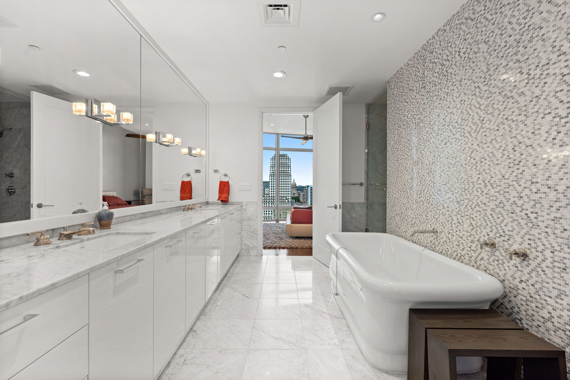 200 Congress Ave #21E