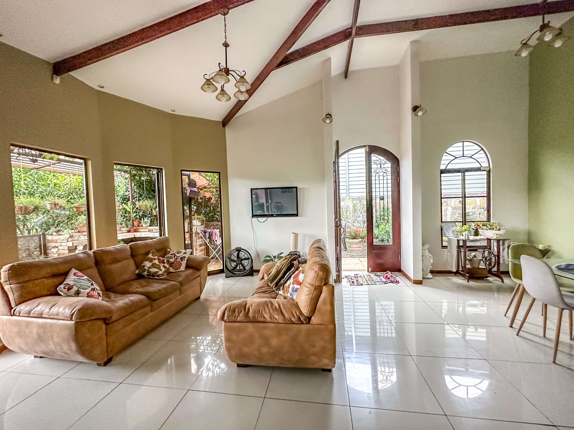 Costa Rican Gem: Spacious 4BR Home with Fruit Trees, Fully Furnished