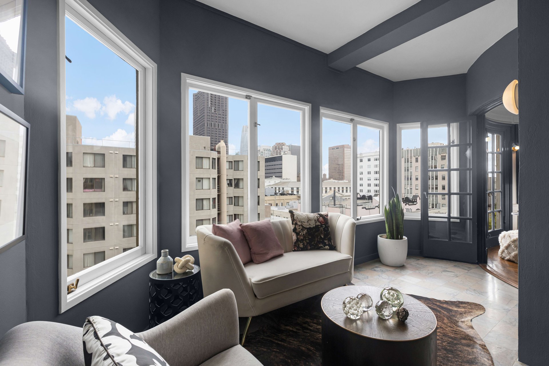 Grand New York-Style Condominium at 840 Powell