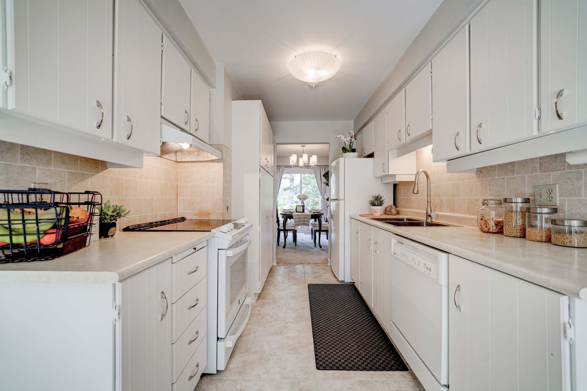 1087 Runnymead Cres