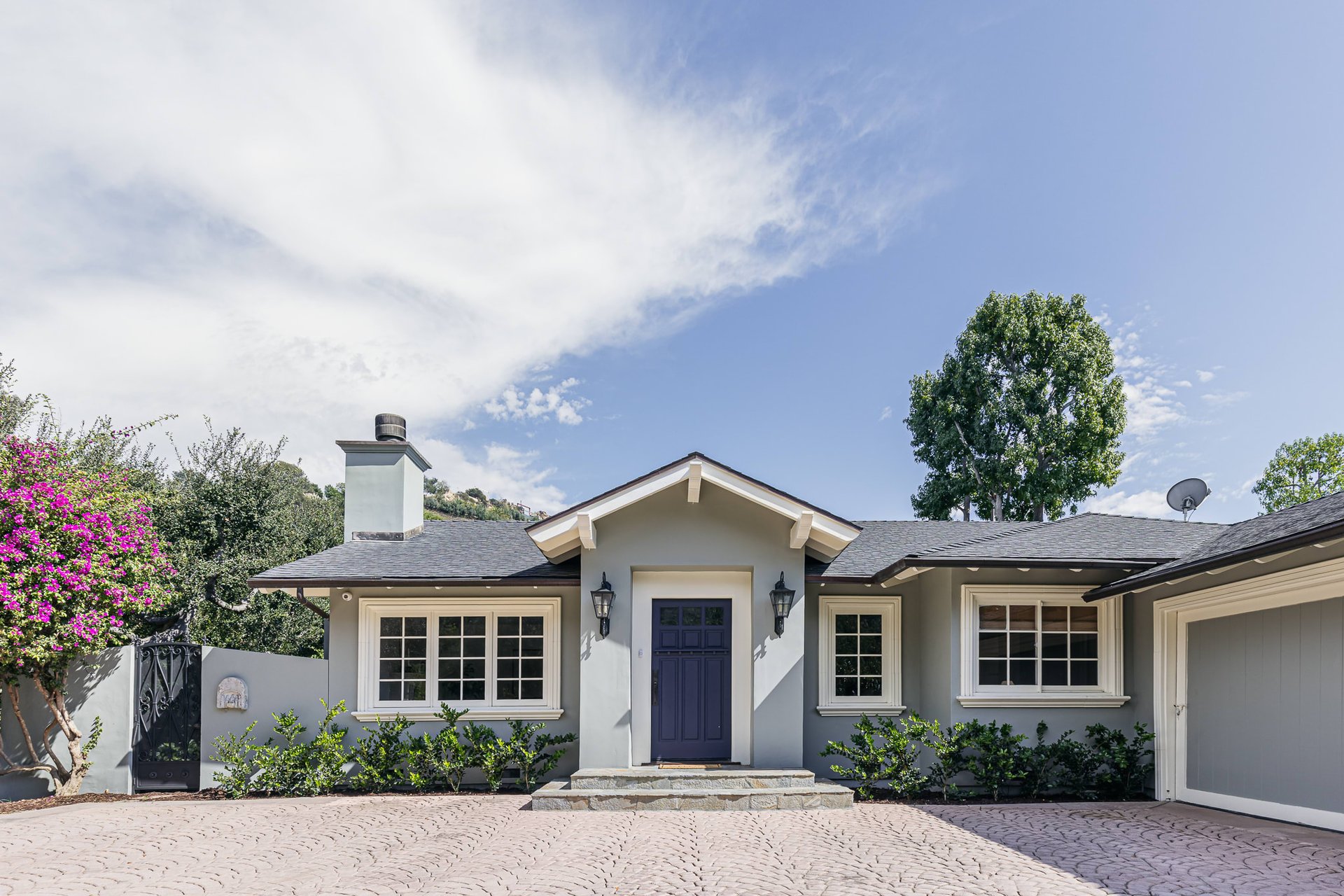 A Lovely Single Level Traditional in Hollywood Hills