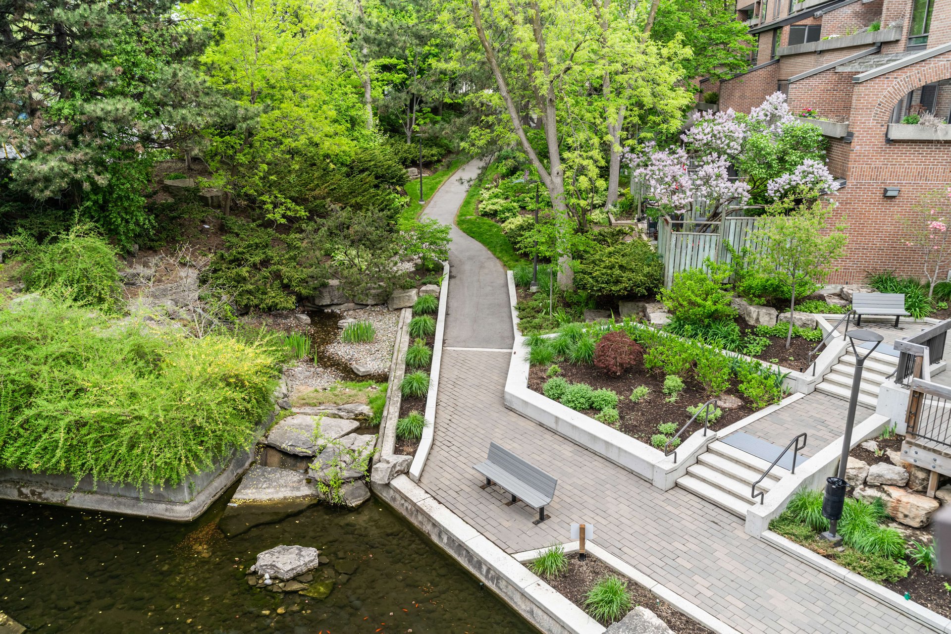 Award Winning Bedford Glen Suite 506