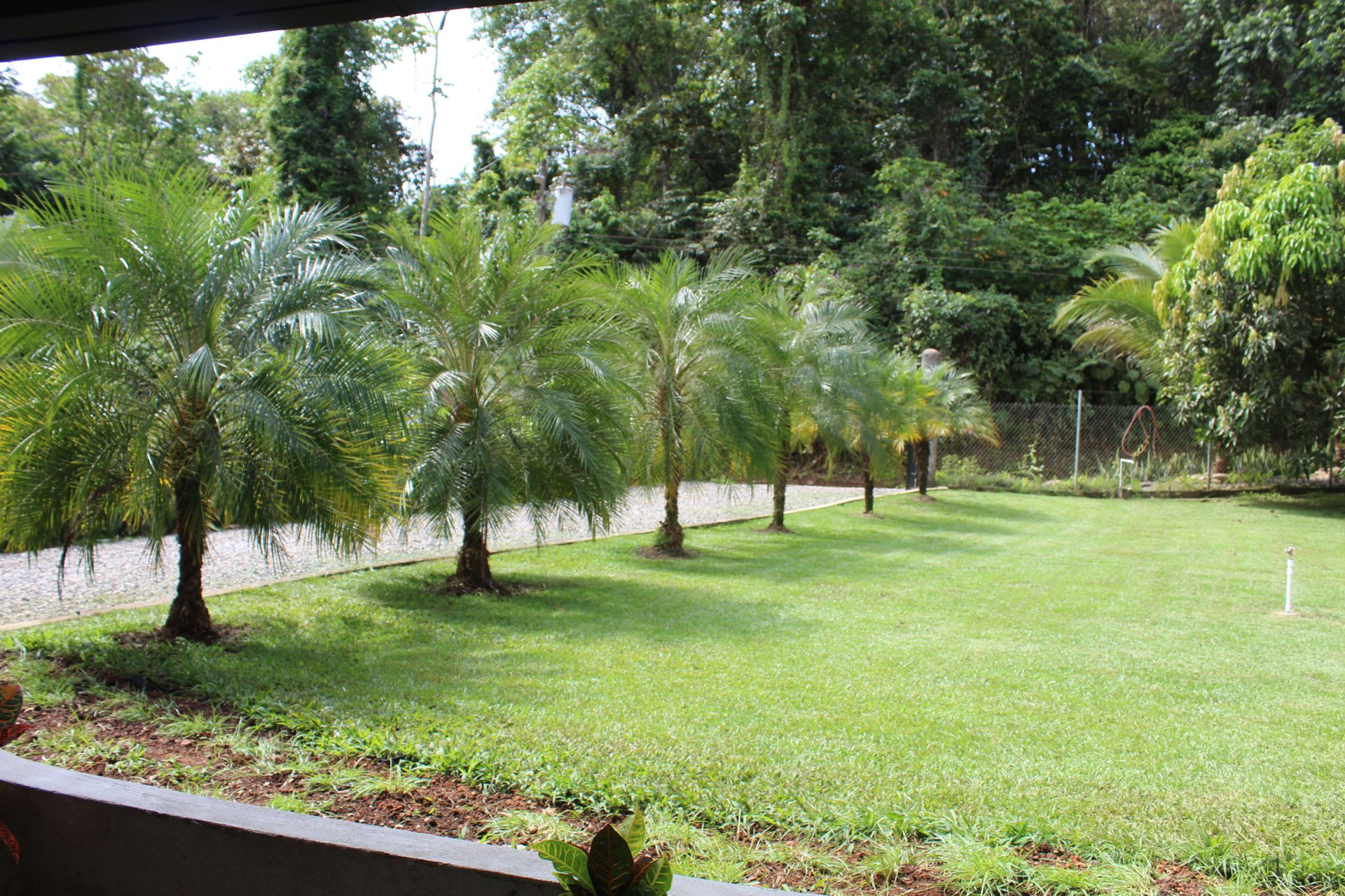 Spacious 2 Bedroom Minutes to the Beach