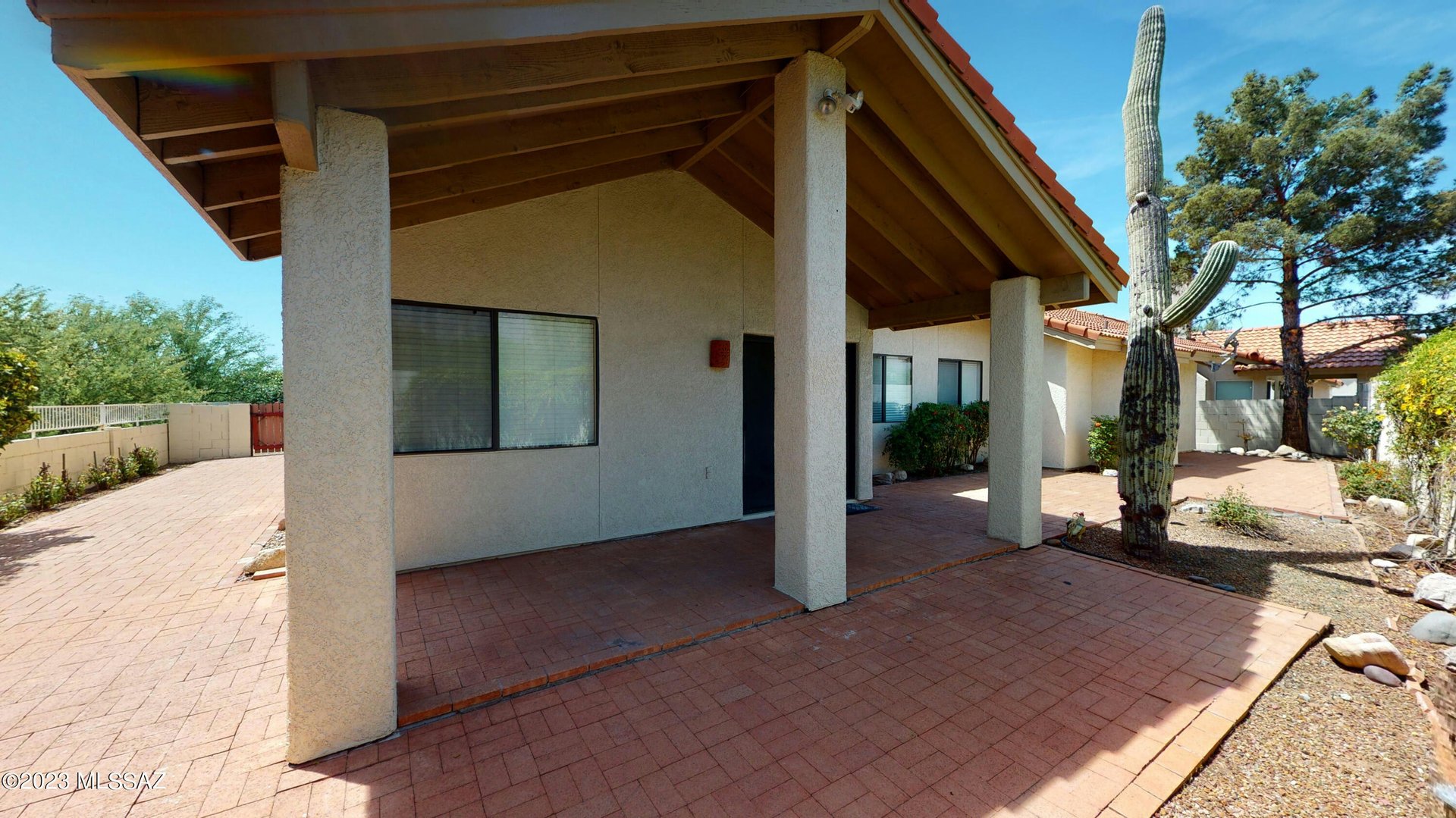 5566 N Waterfield Dr