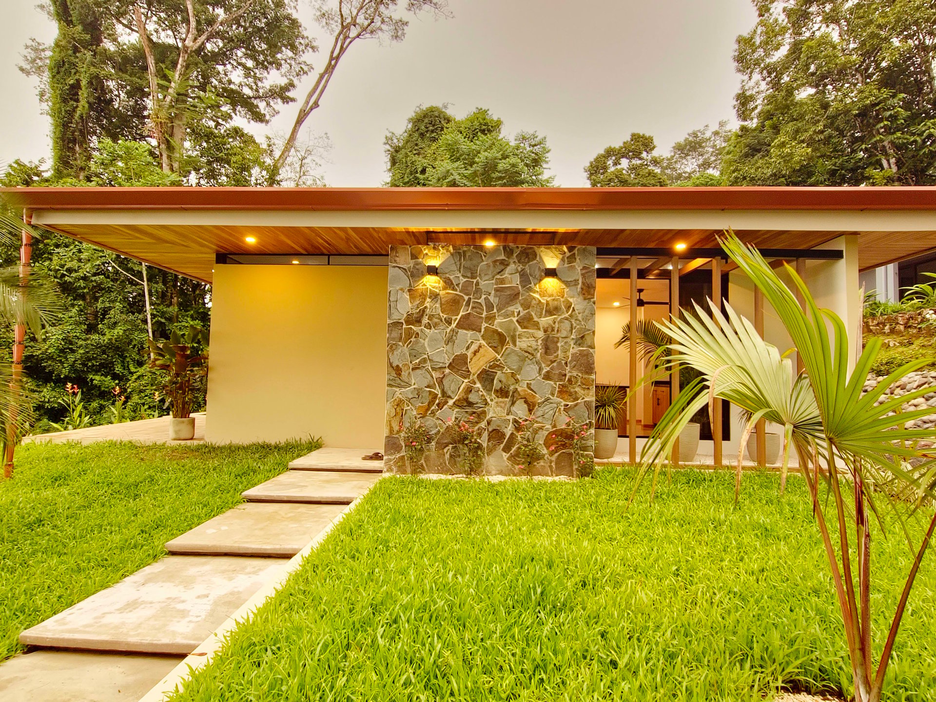 Jungle, Ocean, and exclusive elements to live in the tropics at Casa Elementum