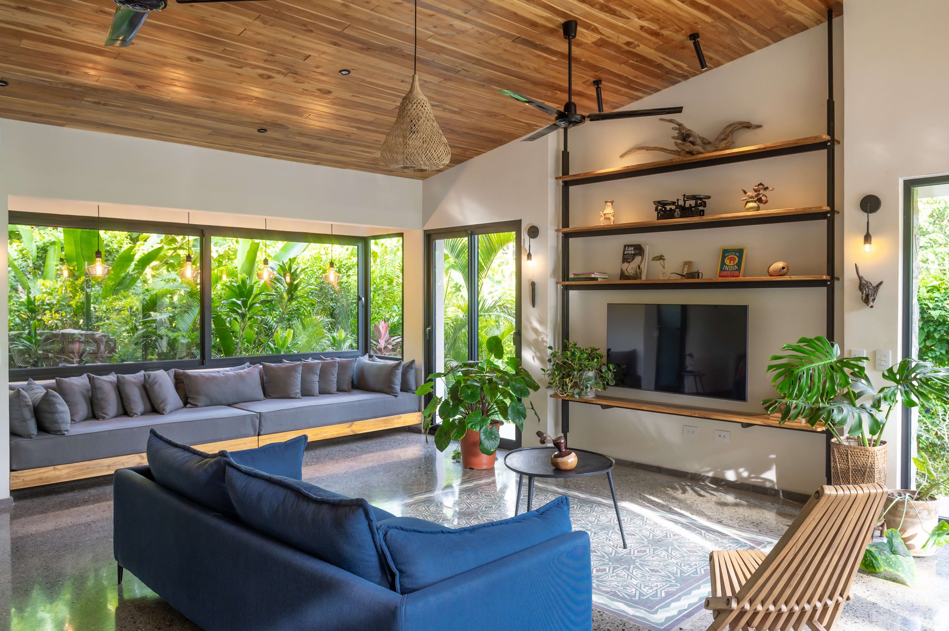 Casa Salomon | Two Stunning Houses and Expandable Land with Four Water Connections