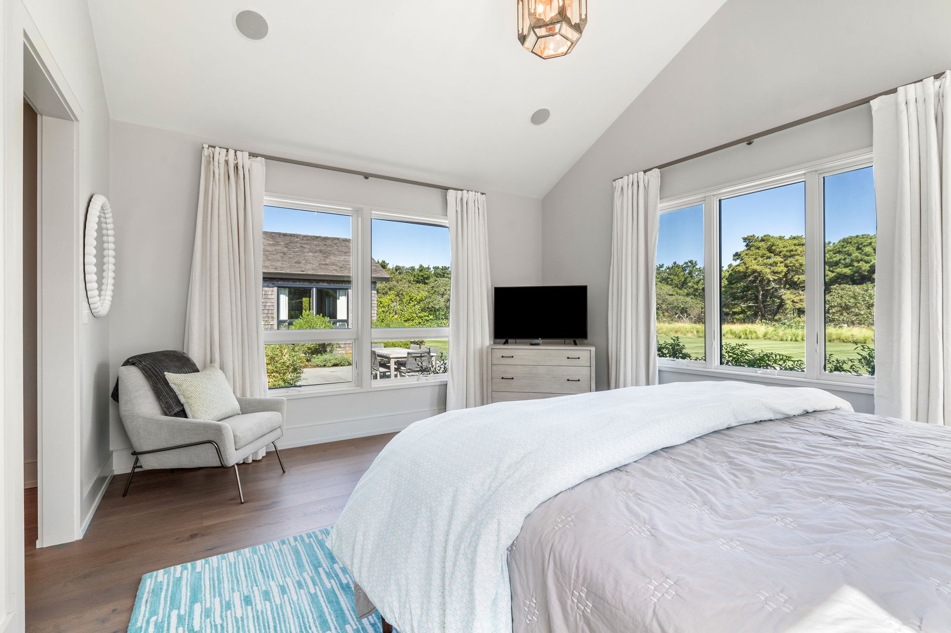 4 Moors End Ln