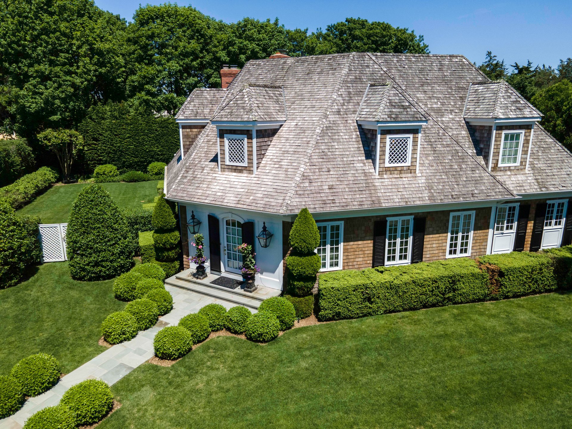 Furnished Designer Luxury Cottage in a Historic Waterfront Neighborhood
