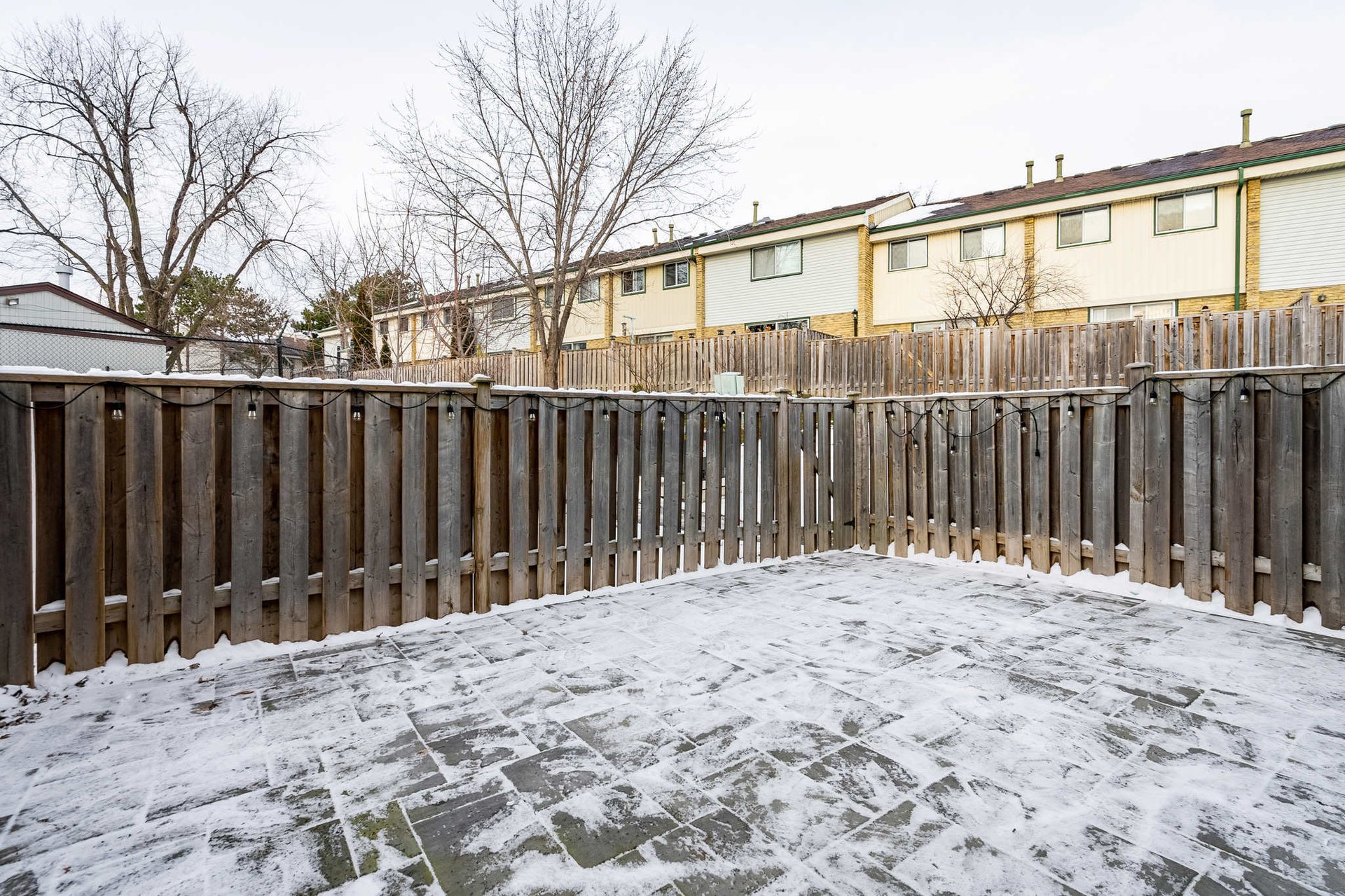 100 - 2779 Gananoque Dr 