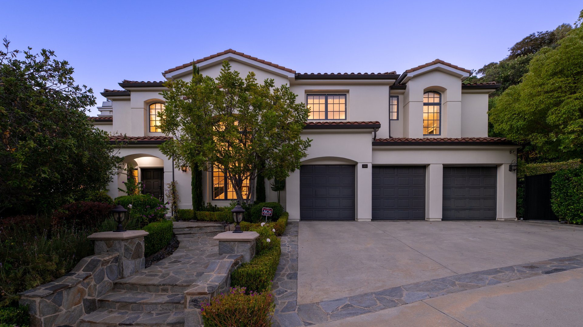 3686 Benedict Canyon Ln, Sherman Oaks 