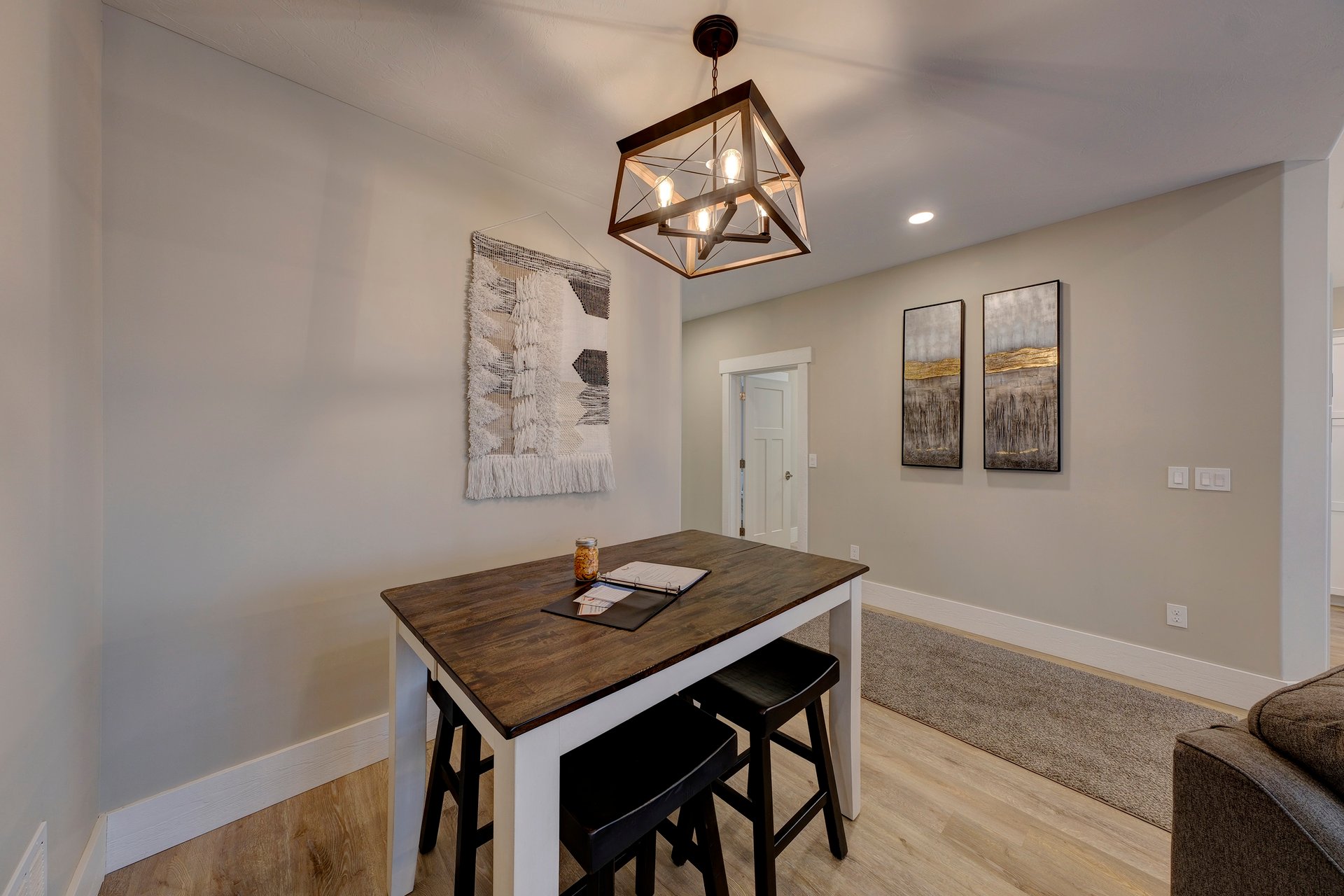 7 Creekside Ln