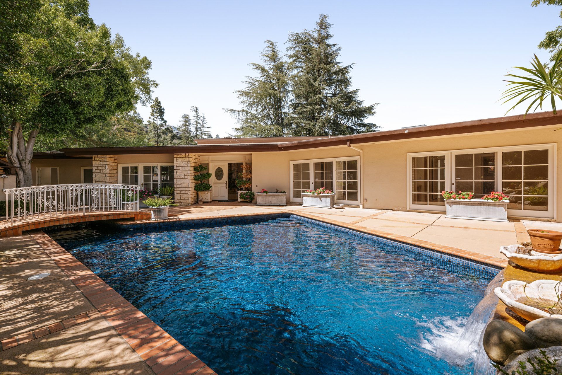 1743 Stone Canyon Rd