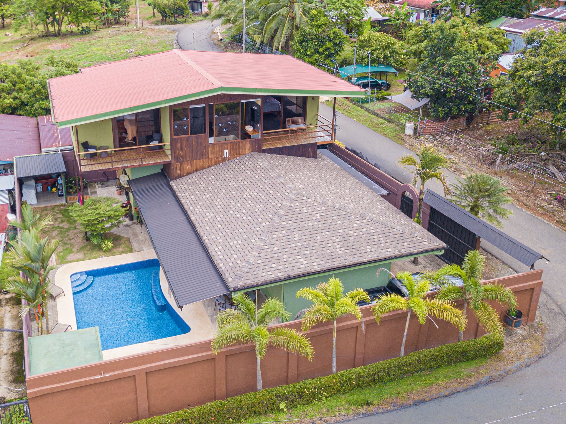 Naranjito corner lot house