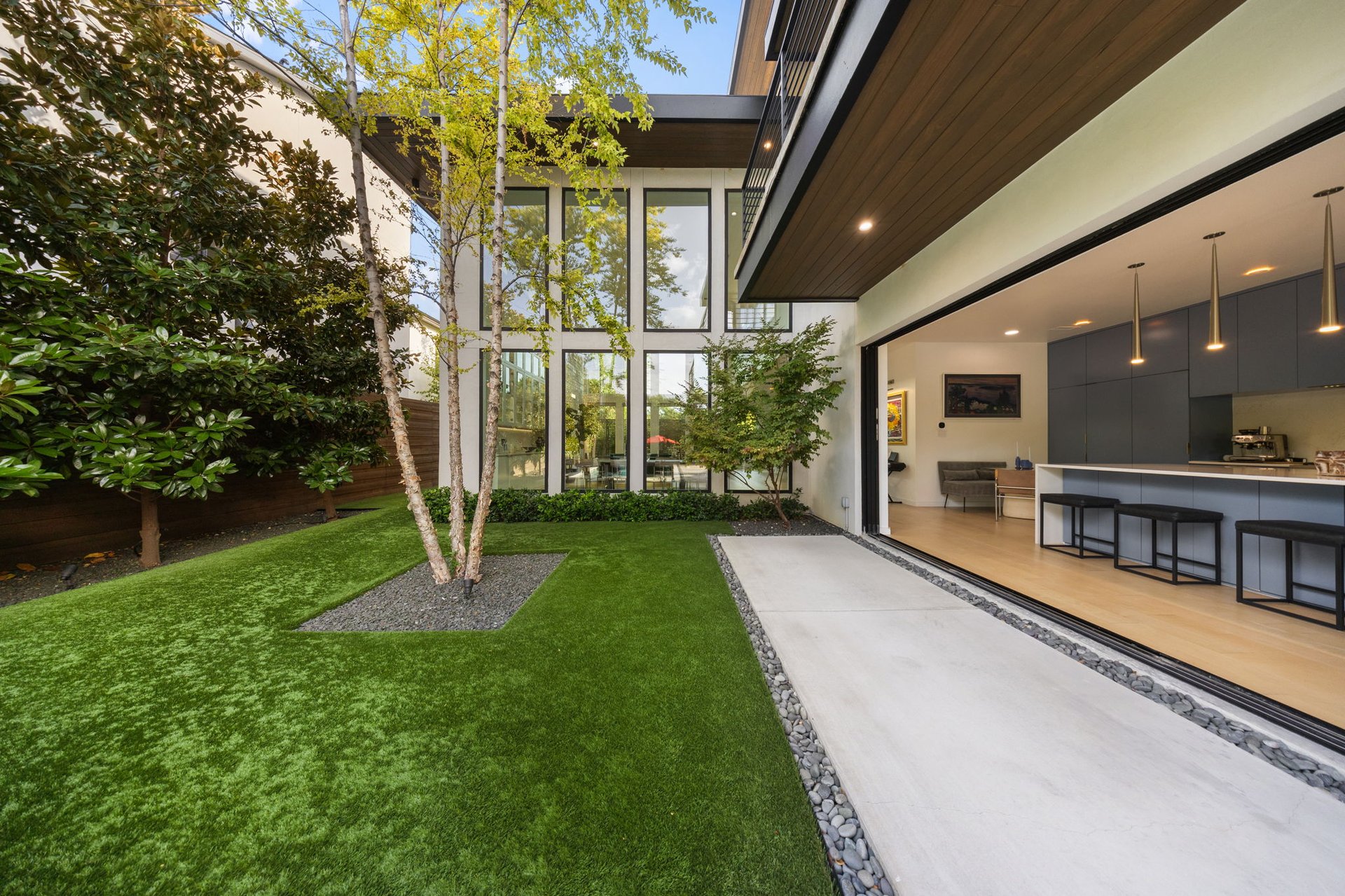 423 W Colorado Boulevard
