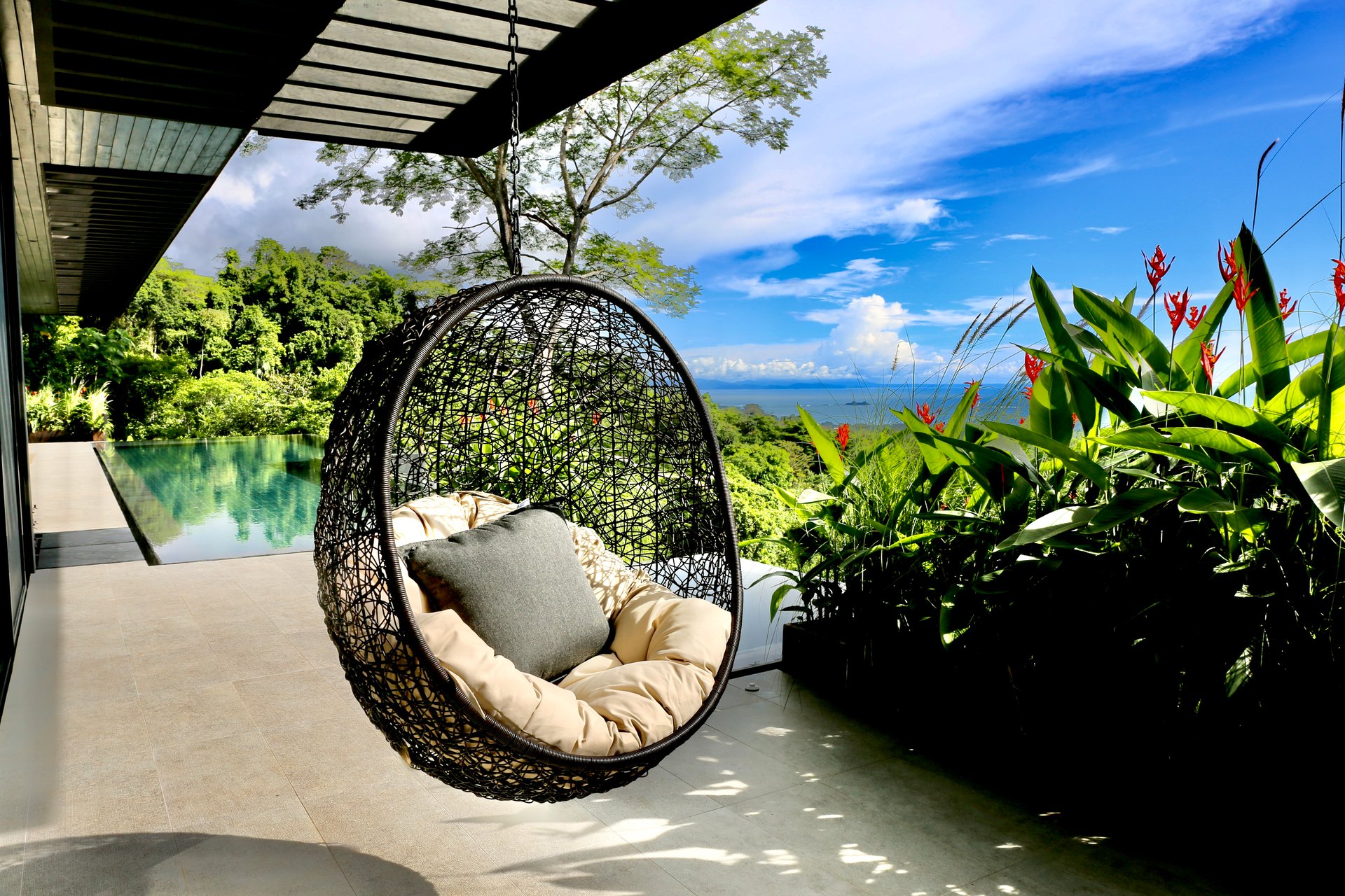 Uvita Black House