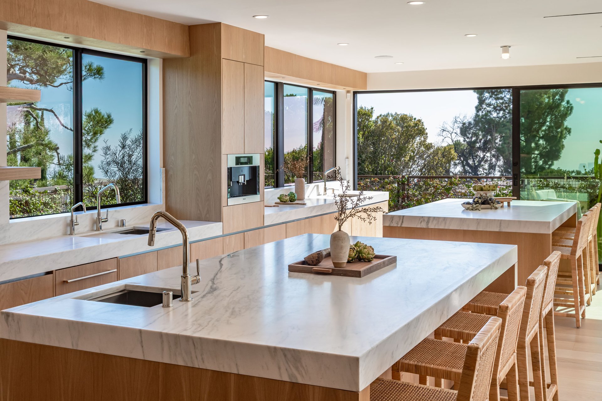 1705 Carla Ridge, Beverly Hills