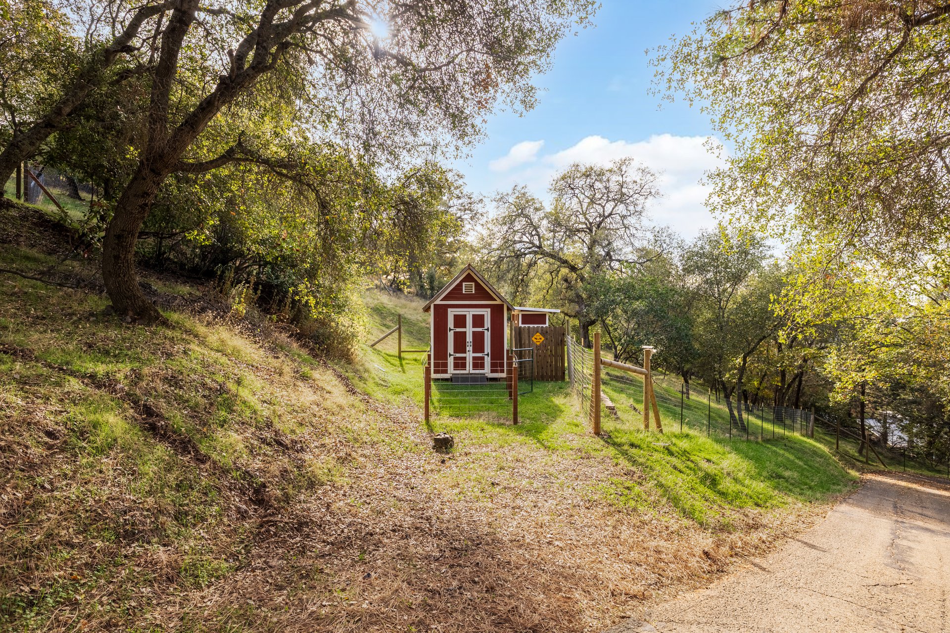 4611 Hillwood Dr