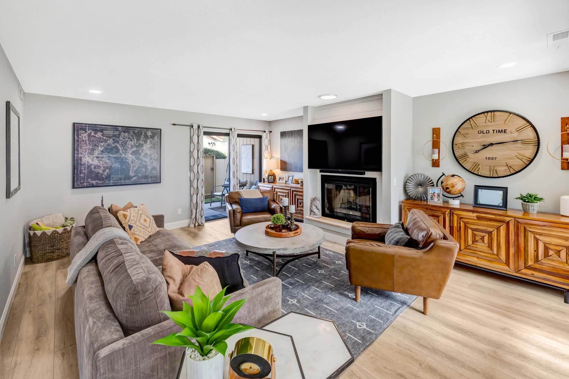 Charming Updated Townhouse Near the Ocean