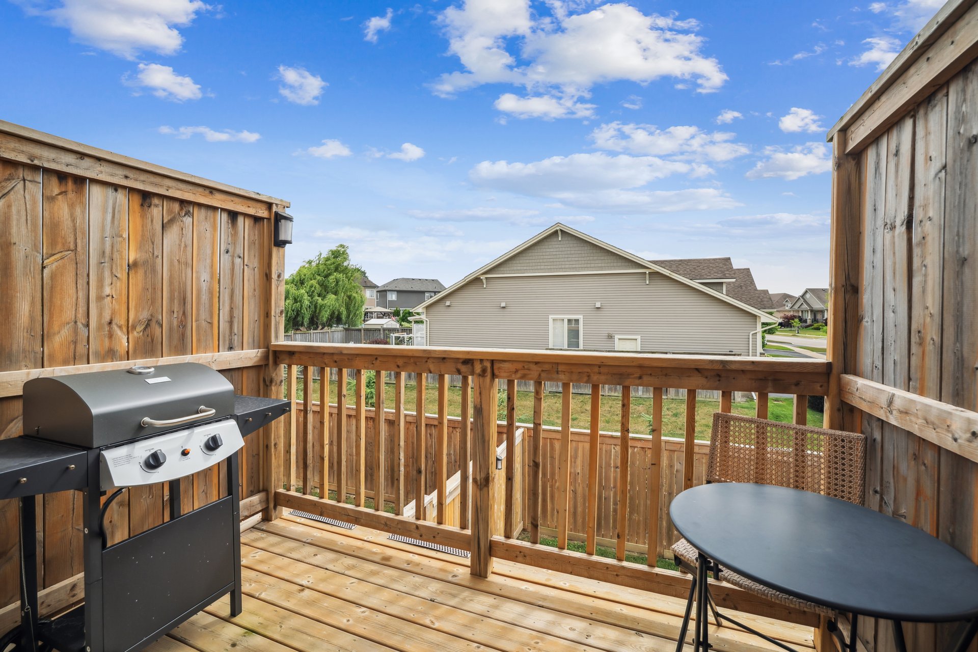 Beautifully updated END-UNIT townhome